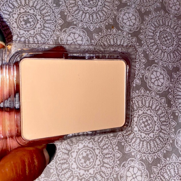 New NARS SIBERIA LIGHT1 Tester Never tested Foundation SPF 12 .42g - Picture 2 of 4